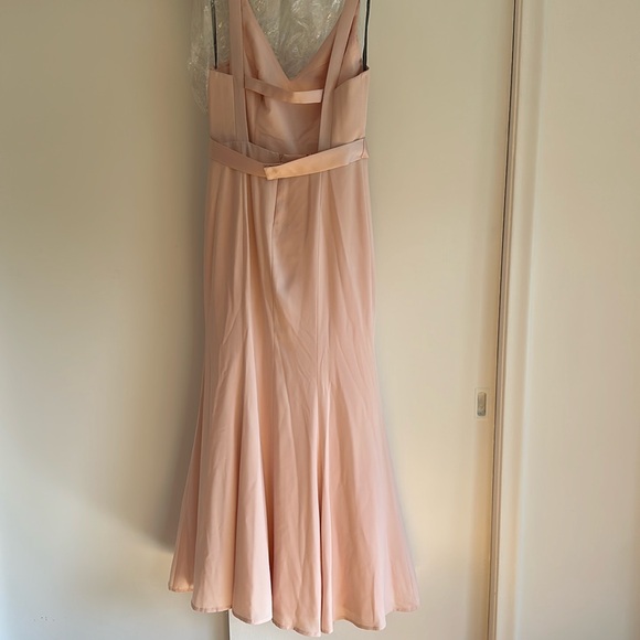 Vera Wang gown - Picture 4 of 9